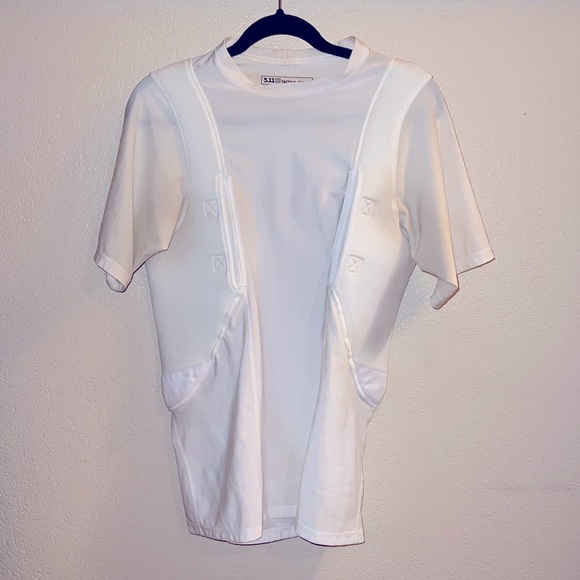 π₯ $5 with any bundle! π₯ 5.11 Tactical Series conceal carry undershirt, size L - Picture 1 of 3